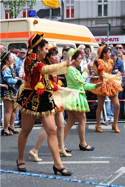 Download ==> Karneval-der-Kulturen_2010_061.zip