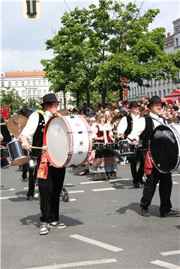 Download ==> Karneval-der-Kulturen_2010_077.zip