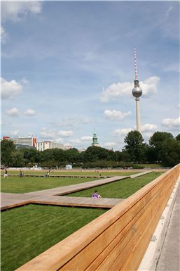 Download ==> Schlossplatz_2009_05.zip